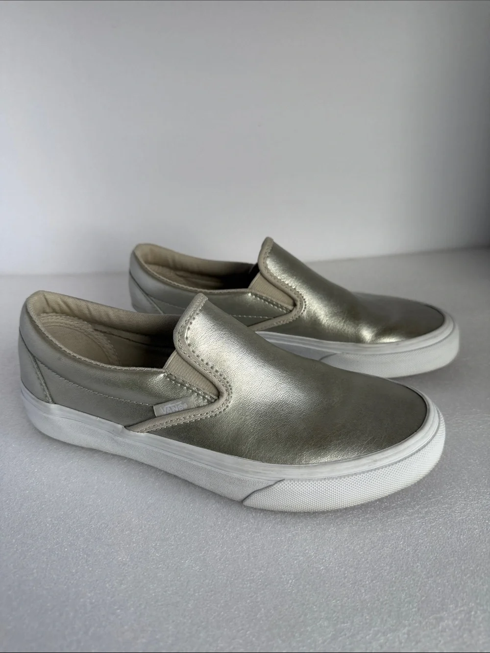 VANS Classic Slip-On Sneakers Metallic Gold Women’s 6.5 / Men’s 5